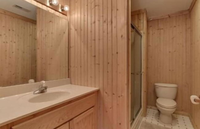 Horseshow Hideaway – Pet Friendly Cabin, 7 Minutes to TIEC - Foto 16