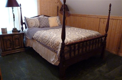 Photo 2 - Horseshow Hideaway – Pet Friendly Cabin, 7 Minutes to TIEC