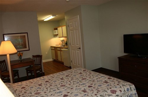 Photo 10 - Affordable Suites of America