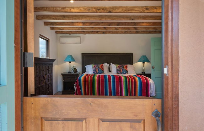 Dancing Hare - Colorful and Inviting Tesuque Home Right Next to Bishop`s Lodge - Photo 13