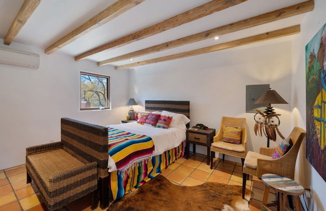 Dancing Hare - Colorful and Inviting Tesuque Home Right Next to Bishop`s Lodge - Photo 16