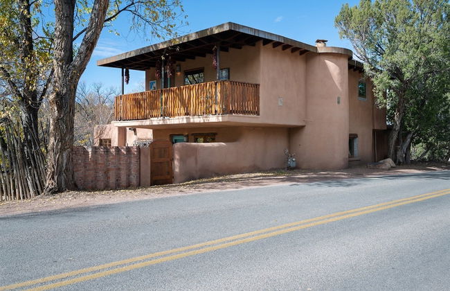 Dancing Hare - Colorful and Inviting Tesuque Home Right Next to Bishop`s Lodge - Photo 19