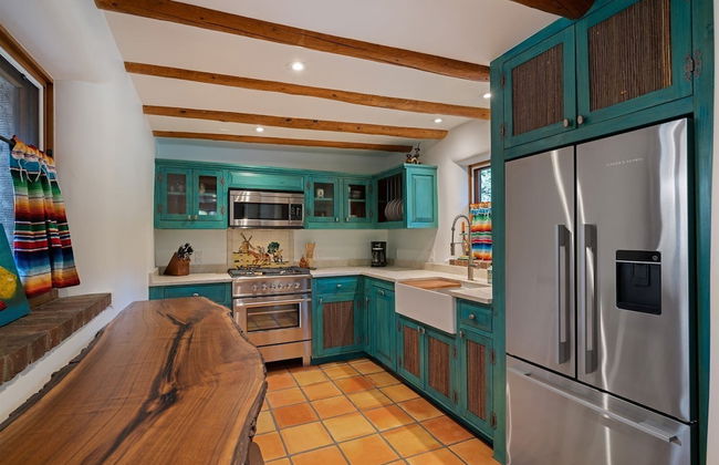 Dancing Hare - Colorful and Inviting Tesuque Home Right Next to Bishop`s Lodge - Photo 6