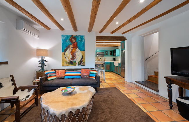 Dancing Hare - Colorful and Inviting Tesuque Home Right Next to Bishop`s Lodge - Photo 2