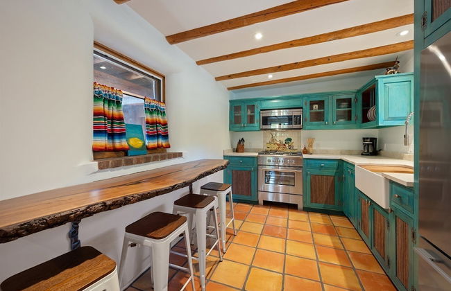 Dancing Hare - Colorful and Inviting Tesuque Home Right Next to Bishop`s Lodge - Photo 5