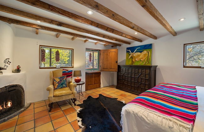 Dancing Hare - Colorful and Inviting Tesuque Home Right Next to Bishop`s Lodge - Photo 10