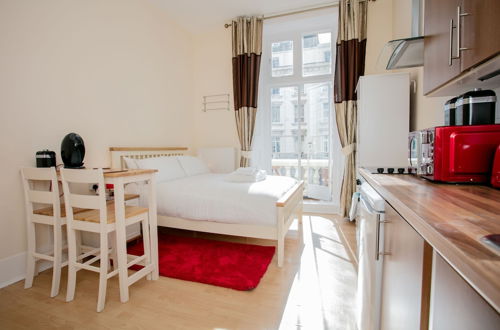 Photo 6 - Gorgeous Studio Apartment Near Pimlico