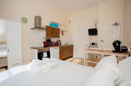 Photo 1 - Gorgeous Studio Apartment Near Pimlico