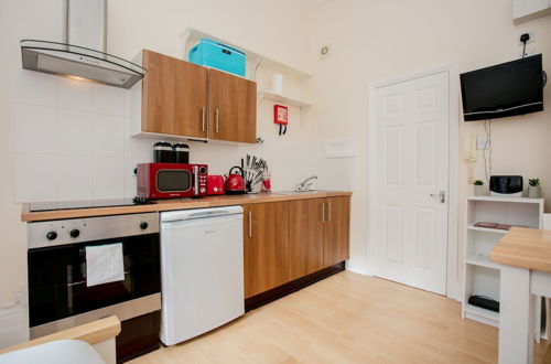 Photo 12 - Gorgeous Studio Apartment Near Pimlico