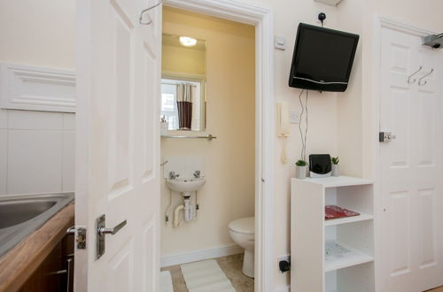 Photo 2 - Gorgeous Studio Apartment Near Pimlico