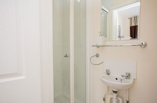 Photo 15 - Gorgeous Studio Apartment Near Pimlico