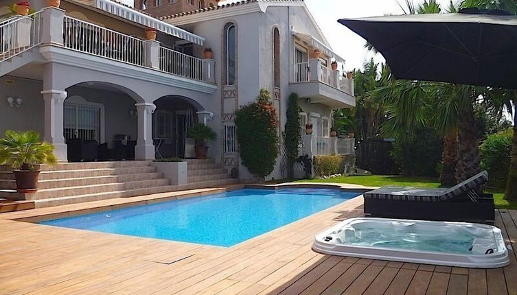 Photo 1 - Luxury Villa With Pool & Jacuzzi