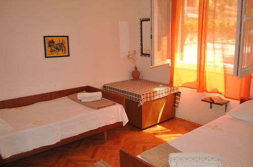 Foto 3 - Nice 2-bedroom Private House, 50 m Beach, Sutivan