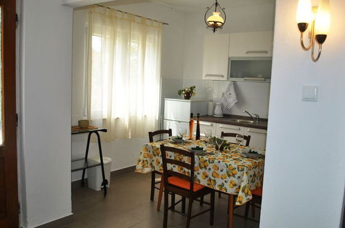 Foto 5 - Nice 2-bedroom Private House, 50 m Beach, Sutivan