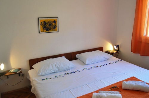 Foto 2 - Nice 2-bedroom Private House, 50 m Beach, Sutivan