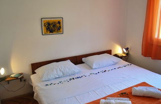 Foto 2 - Nice 2-bedroom Private House, 50 m Beach, Sutivan