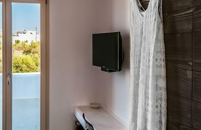 Milia Gi Suites - Photo 23