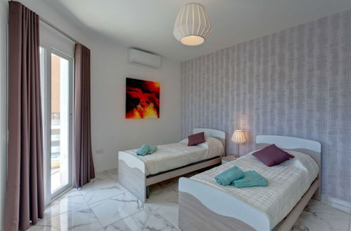Photo 3 - Luxury 2 Bedroom Apartment by the Sea