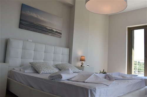 Photo 2 - Luxury Modern Seaview Villa-15min from Voidokoilia