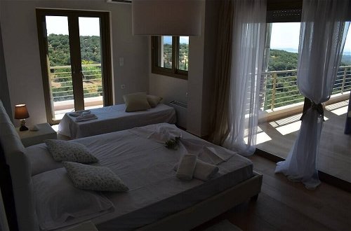 Photo 4 - Luxury Modern Seaview Villa-15min from Voidokoilia