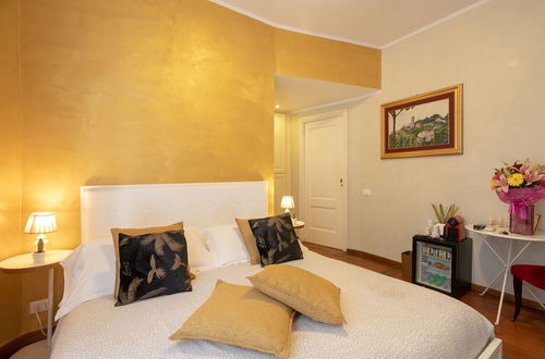 Photo 2 - Golden Rooms