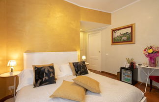 Photo 2 - Golden Rooms