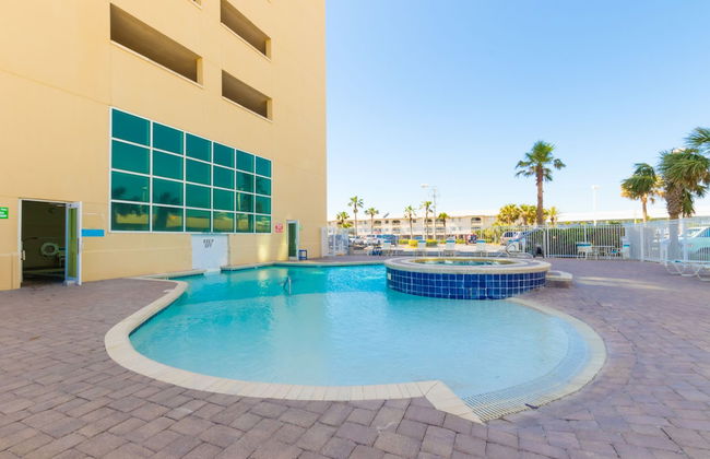 Crystal Shores West Condos by Hosteeva - Foto 23