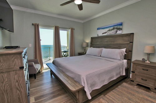 Photo 8 - Crystal Shores West Condos by Hosteeva