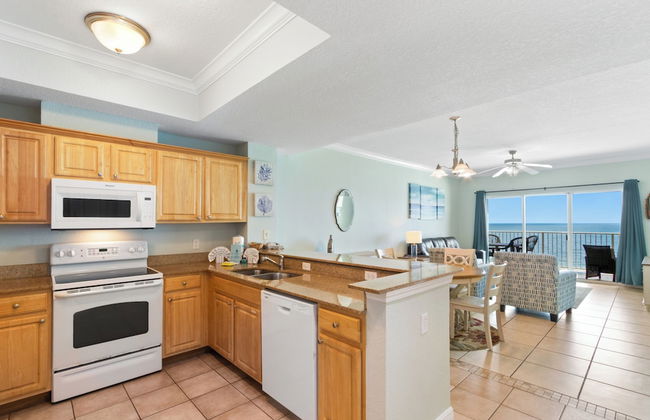 Crystal Shores West Condos by Hosteeva - Foto 8