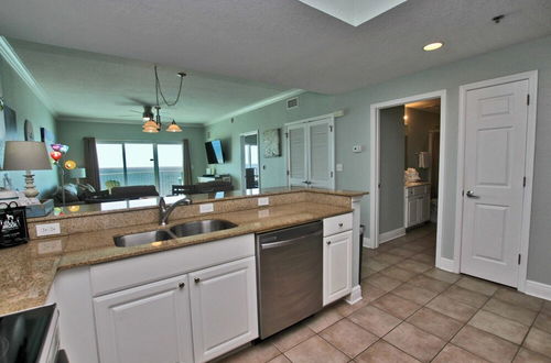 Foto 26 - Crystal Shores West Condos by Hosteeva