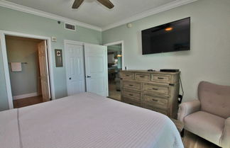 Photo 3 - Crystal Shores West Condos by Hosteeva