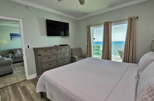 Foto 7 - Crystal Shores West Condos by Hosteeva