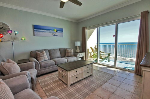 Foto 37 - Crystal Shores West Condos by Hosteeva