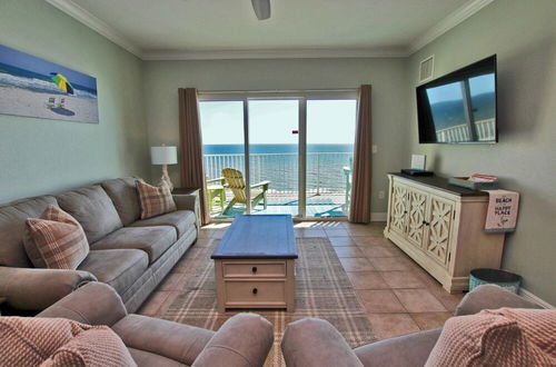 Foto 41 - Crystal Shores West Condos by Hosteeva