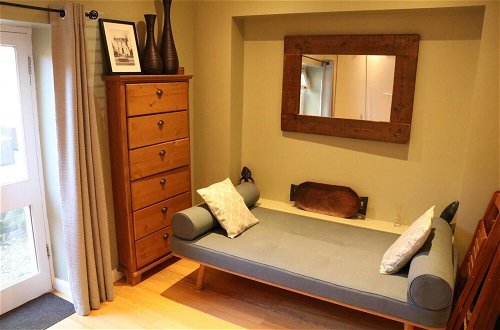 Photo 2 - Kennington Oval 2-bed Apartment in London