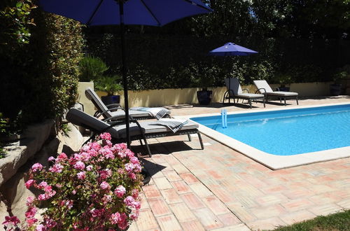 Photo 10 - Beautiful 2-bed Villa in Quinta do Lago With Pool