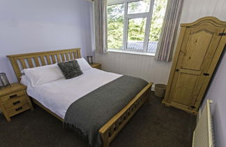 Photo 3 - Streamways Nr Croyde 6 Bedroom, Sleeps 12-16, Hot Tub