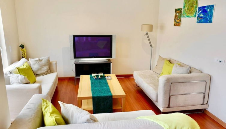 Photo 1 - 3-bed Apartment in Town Centre With Beach Access