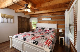 Photo 2 - Bear Trails - Two Bedroom Cabin