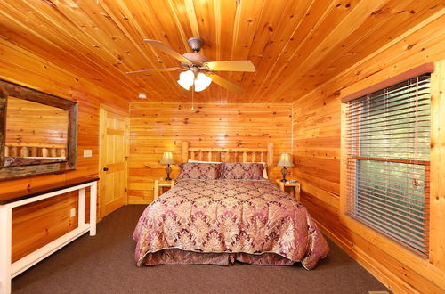 Foto 9 - Smoky Bear Manor - Five Bedroom Cabin