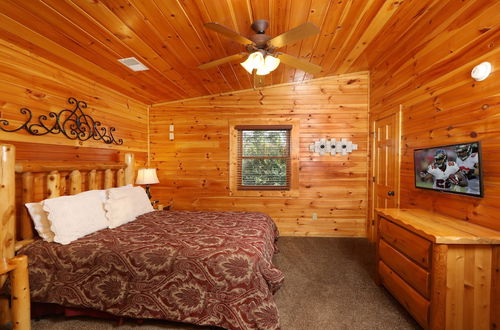 Photo 11 - Smoky Bear Manor - Five Bedroom Cabin