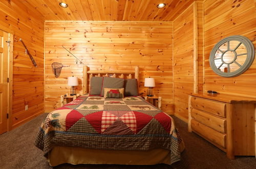 Photo 6 - Smoky Bear Manor - Five Bedroom Cabin