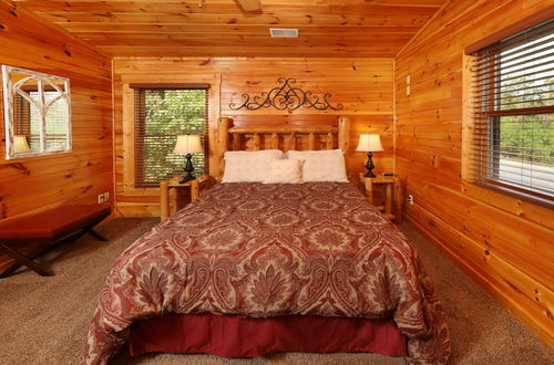 Photo 10 - Smoky Bear Manor - Five Bedroom Cabin