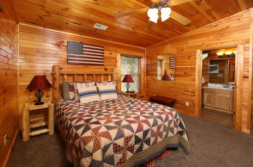 Foto 2 - Smoky Bear Manor - Five Bedroom Cabin