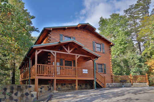 Photo 1 - Smoky Bear Manor - Five Bedroom Cabin