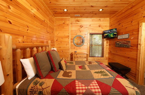 Foto 7 - Smoky Bear Manor - Five Bedroom Cabin