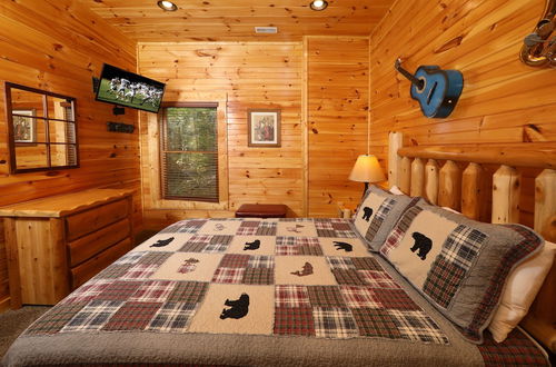 Photo 12 - Smoky Bear Manor - Five Bedroom Cabin