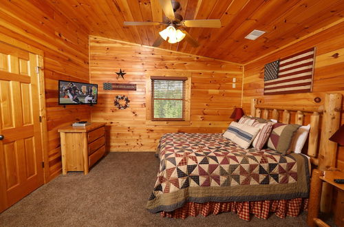 Photo 8 - Smoky Bear Manor - Five Bedroom Cabin