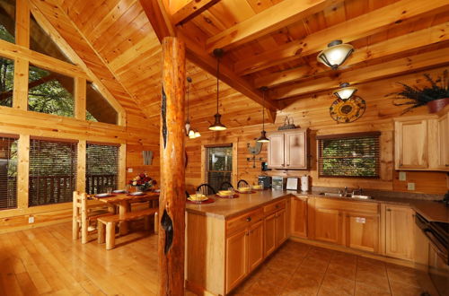 Foto 15 - Smoky Bear Manor - Five Bedroom Cabin