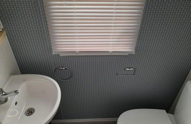 12A Beautiful Lodge Home For Hire 2 Bedrooms - Photo 16